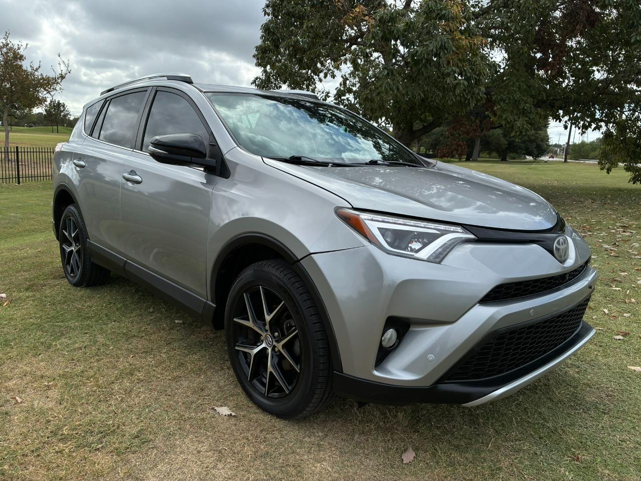 Toyota RAV4 SE FWD 2016