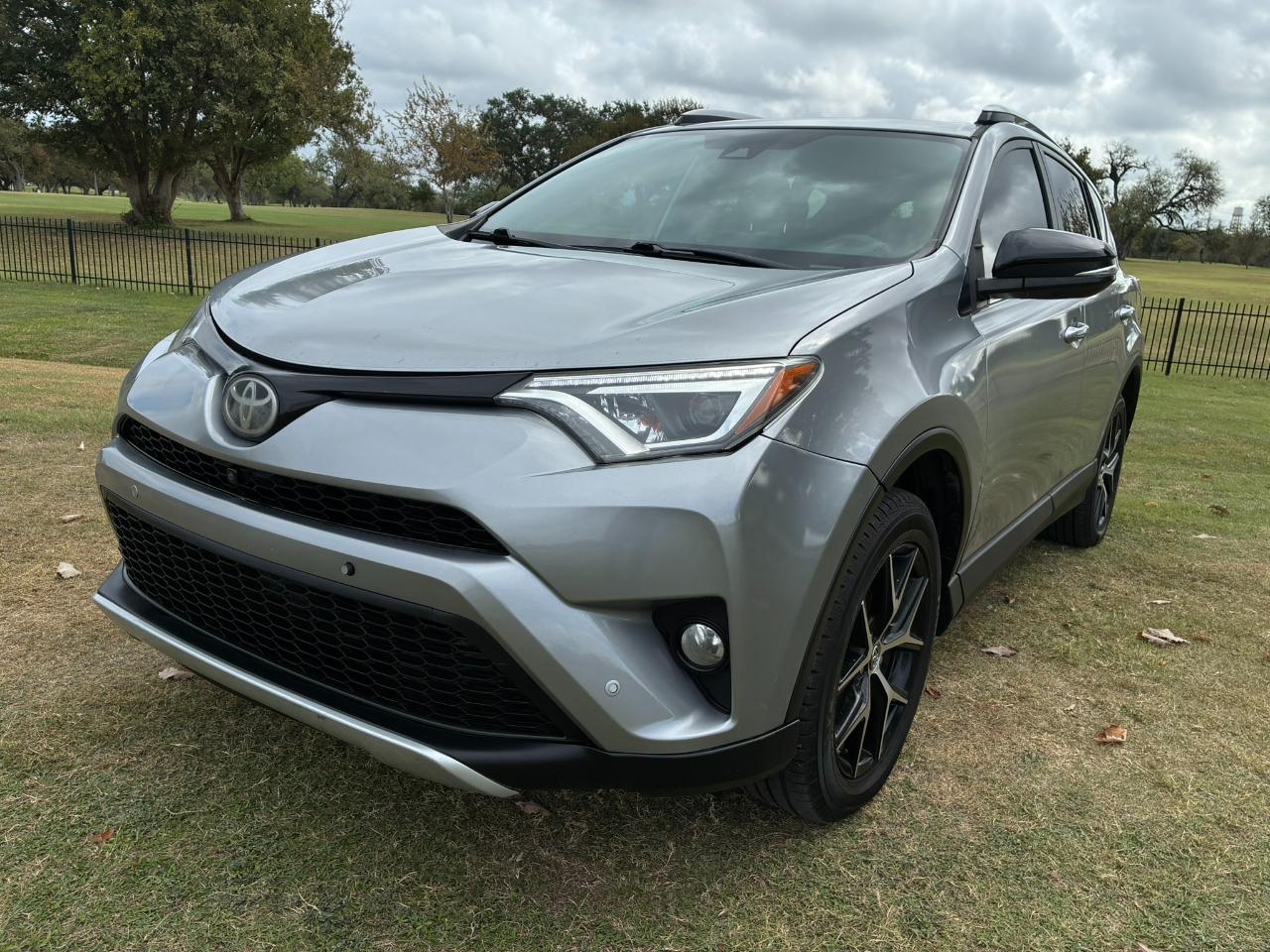 Toyota RAV4 SE FWD 2016