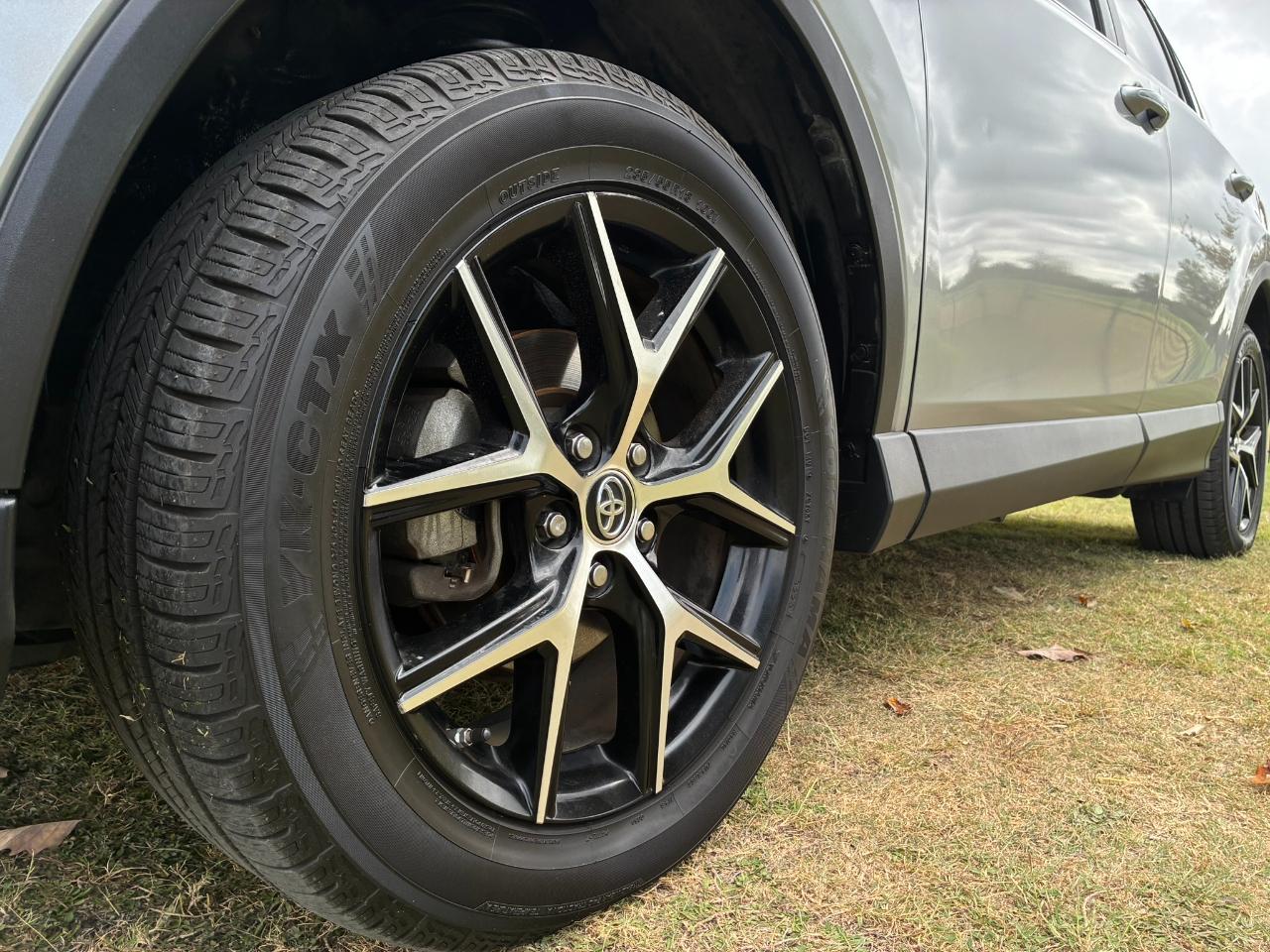 Toyota RAV4 SE FWD 2016