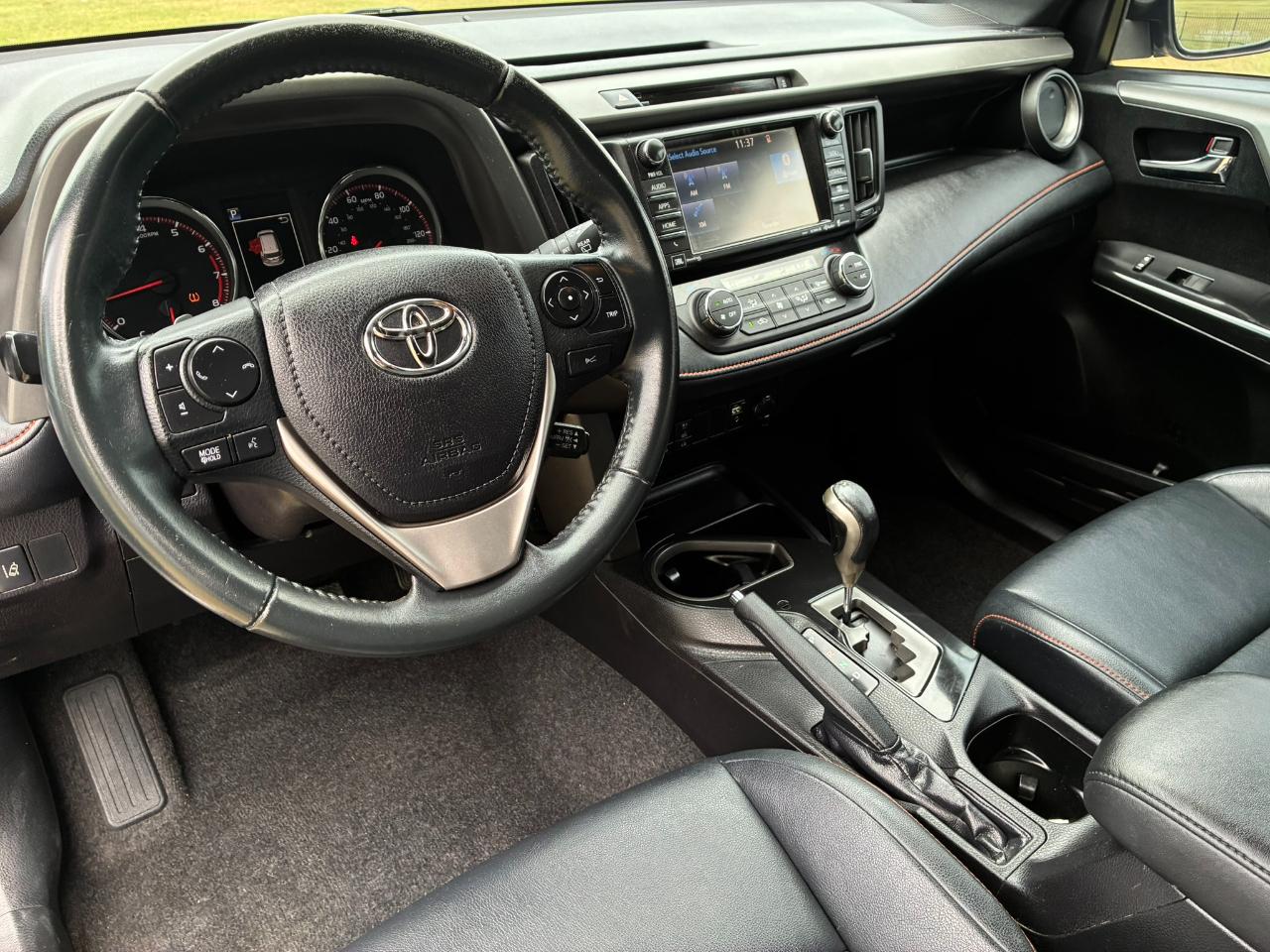 Toyota RAV4 SE FWD 2016