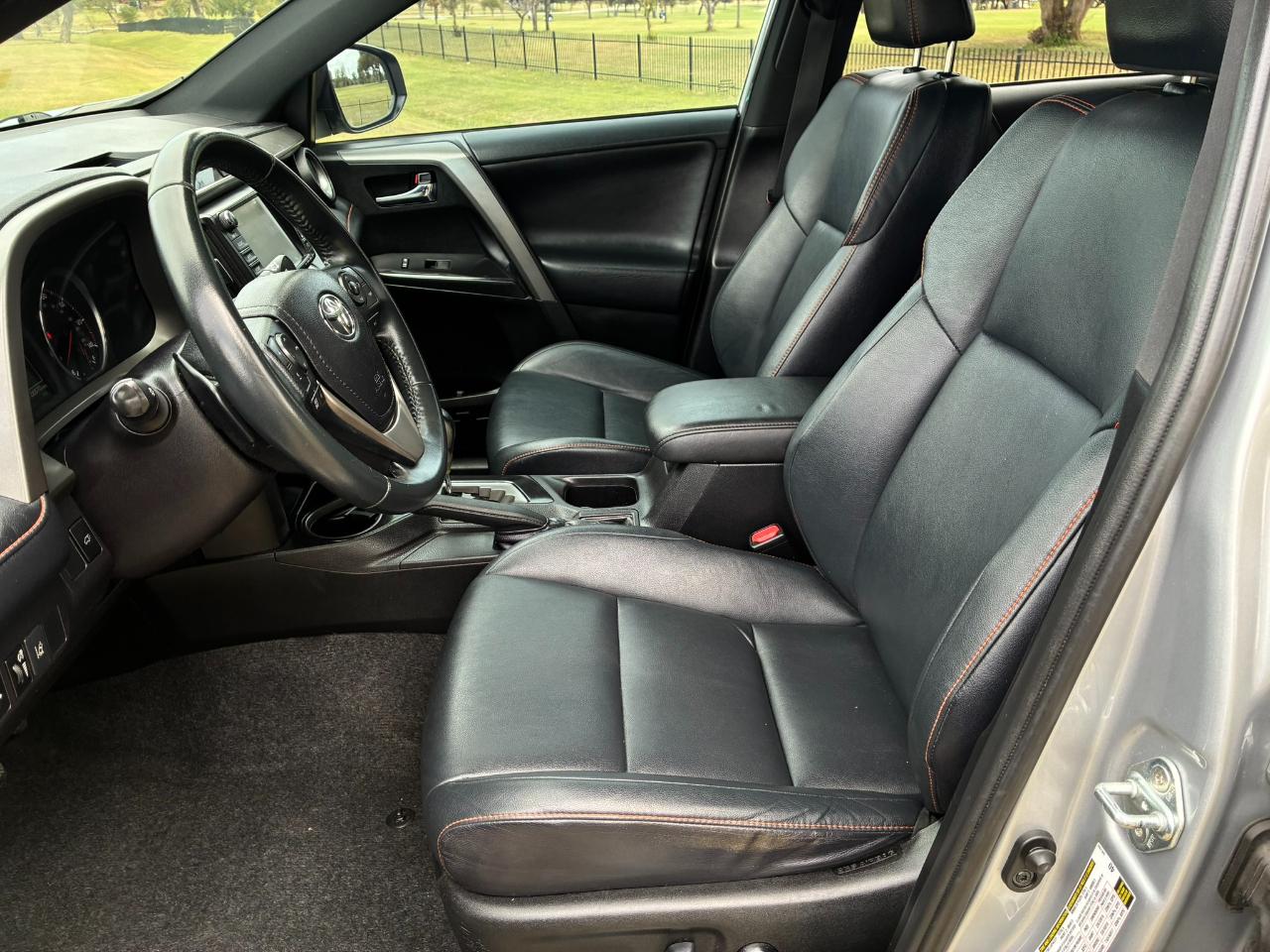 Toyota RAV4 SE FWD 2016