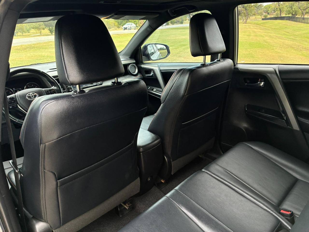 Toyota RAV4 SE FWD 2016