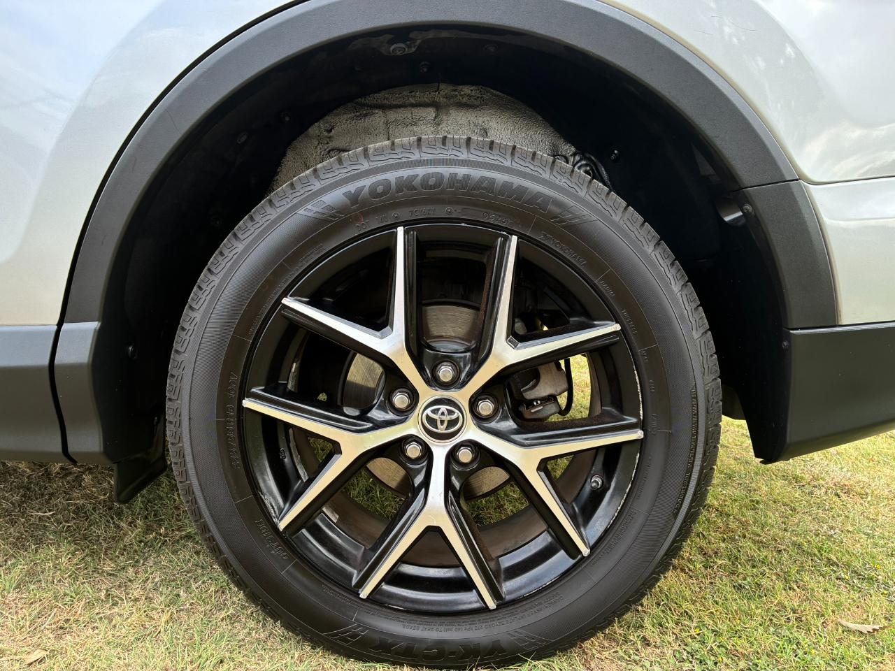 Toyota RAV4 SE FWD 2016
