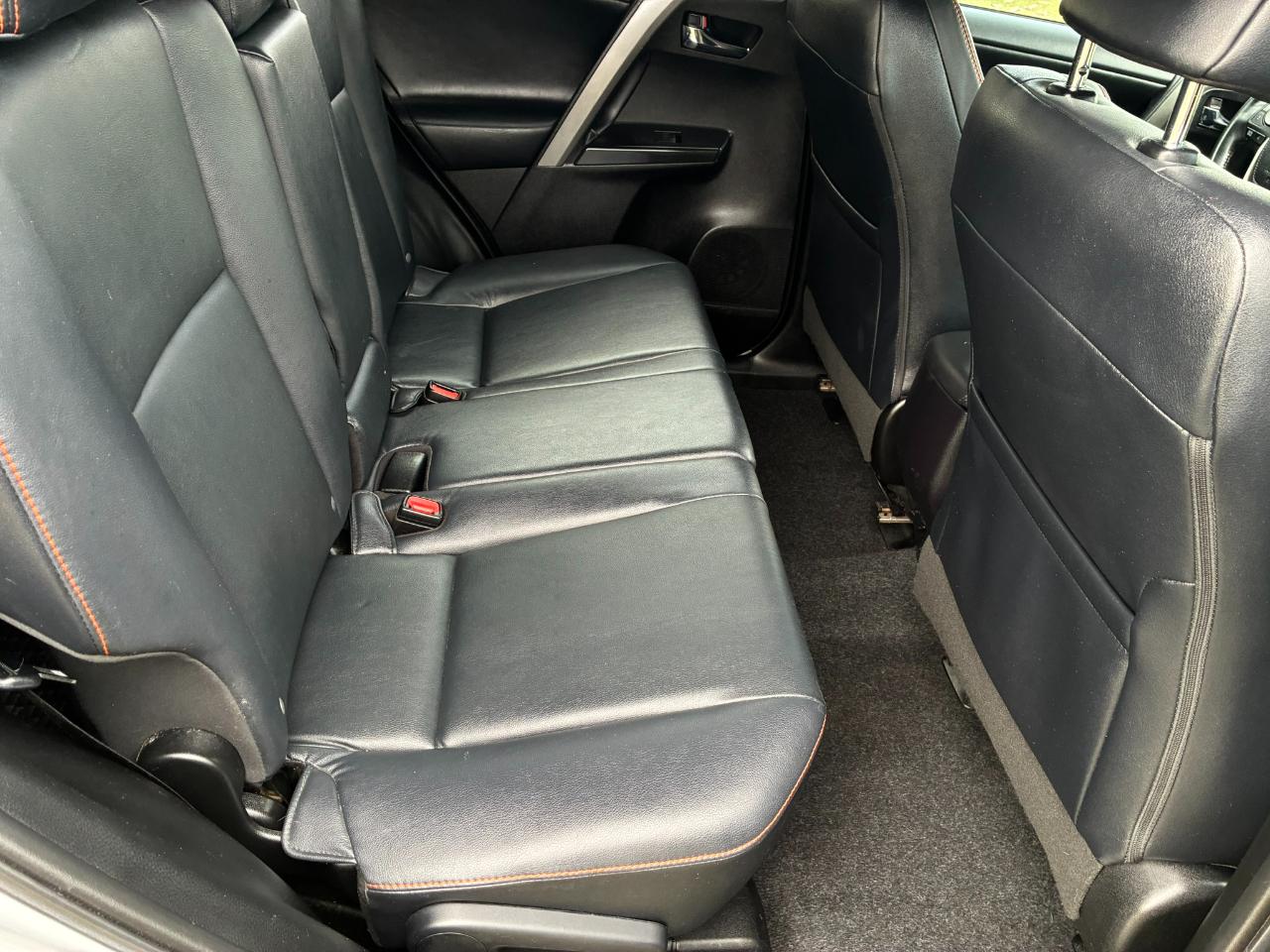 Toyota RAV4 SE FWD 2016