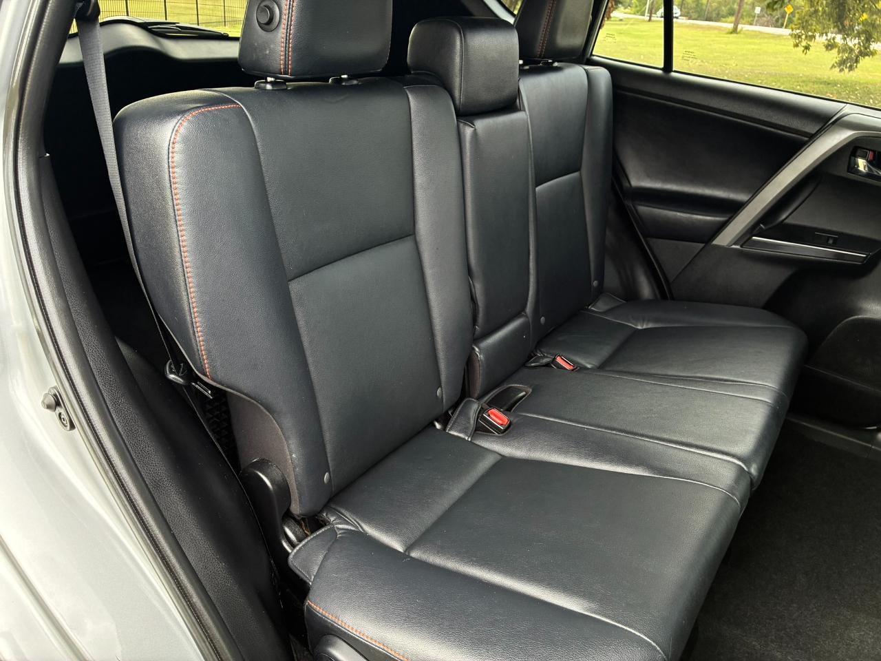Toyota RAV4 SE FWD 2016