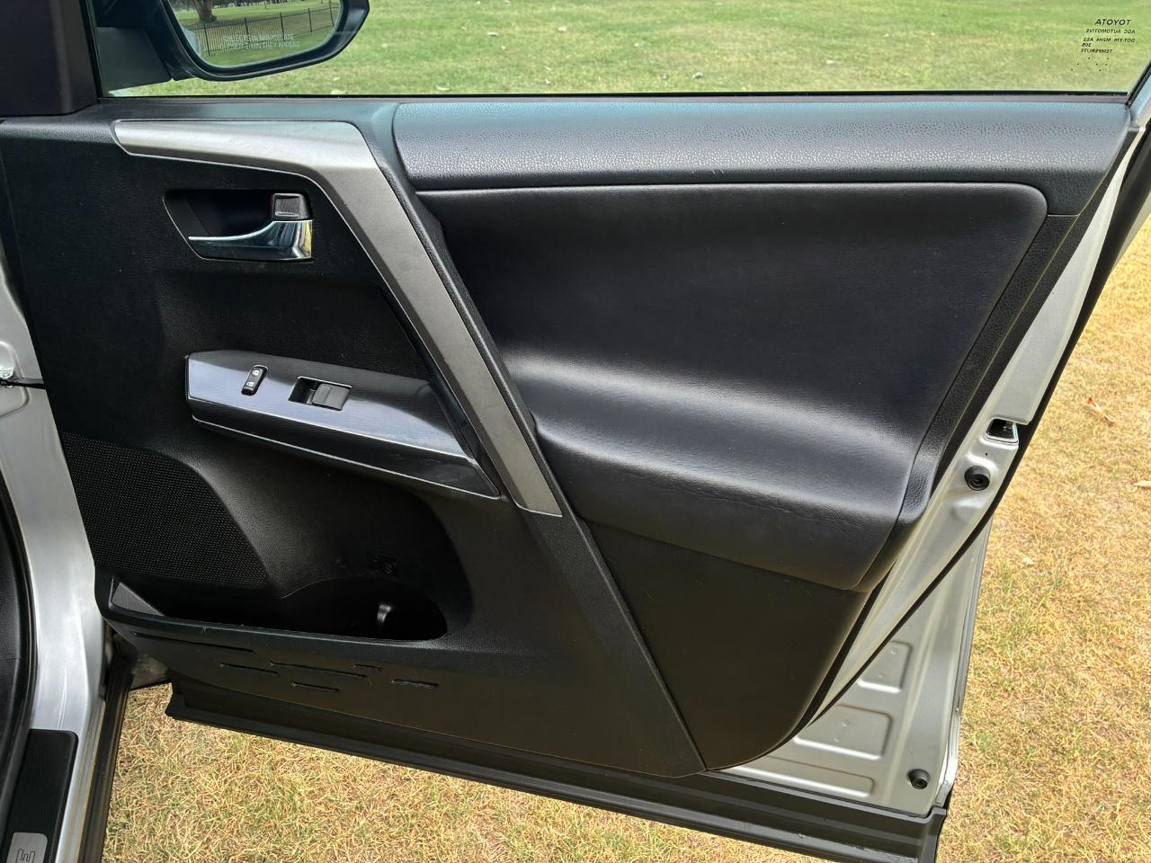 Toyota RAV4 SE FWD 2016