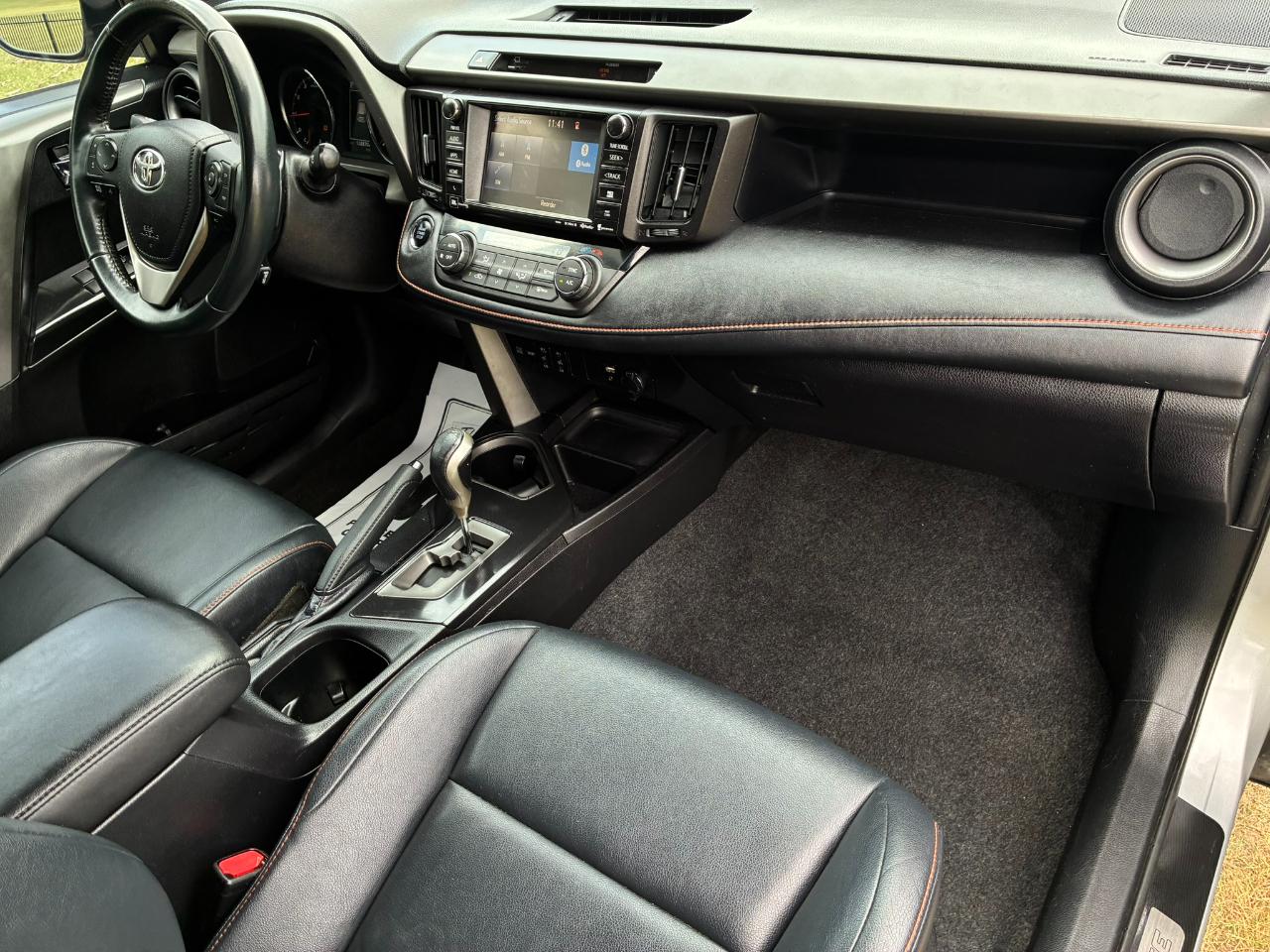 Toyota RAV4 SE FWD 2016