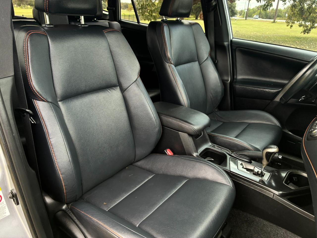 Toyota RAV4 SE FWD 2016