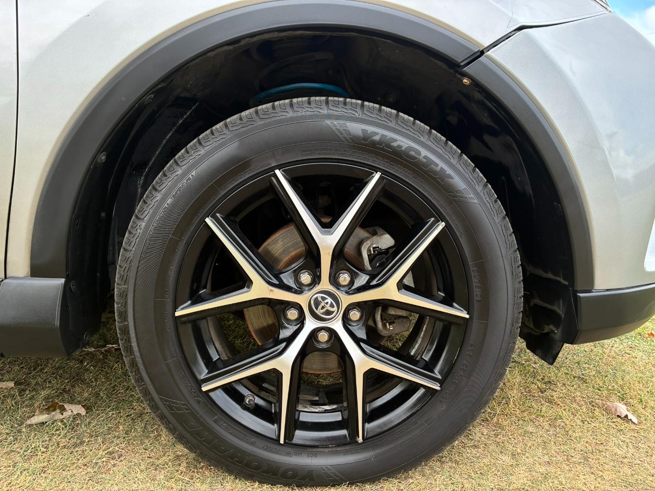 Toyota RAV4 SE FWD 2016