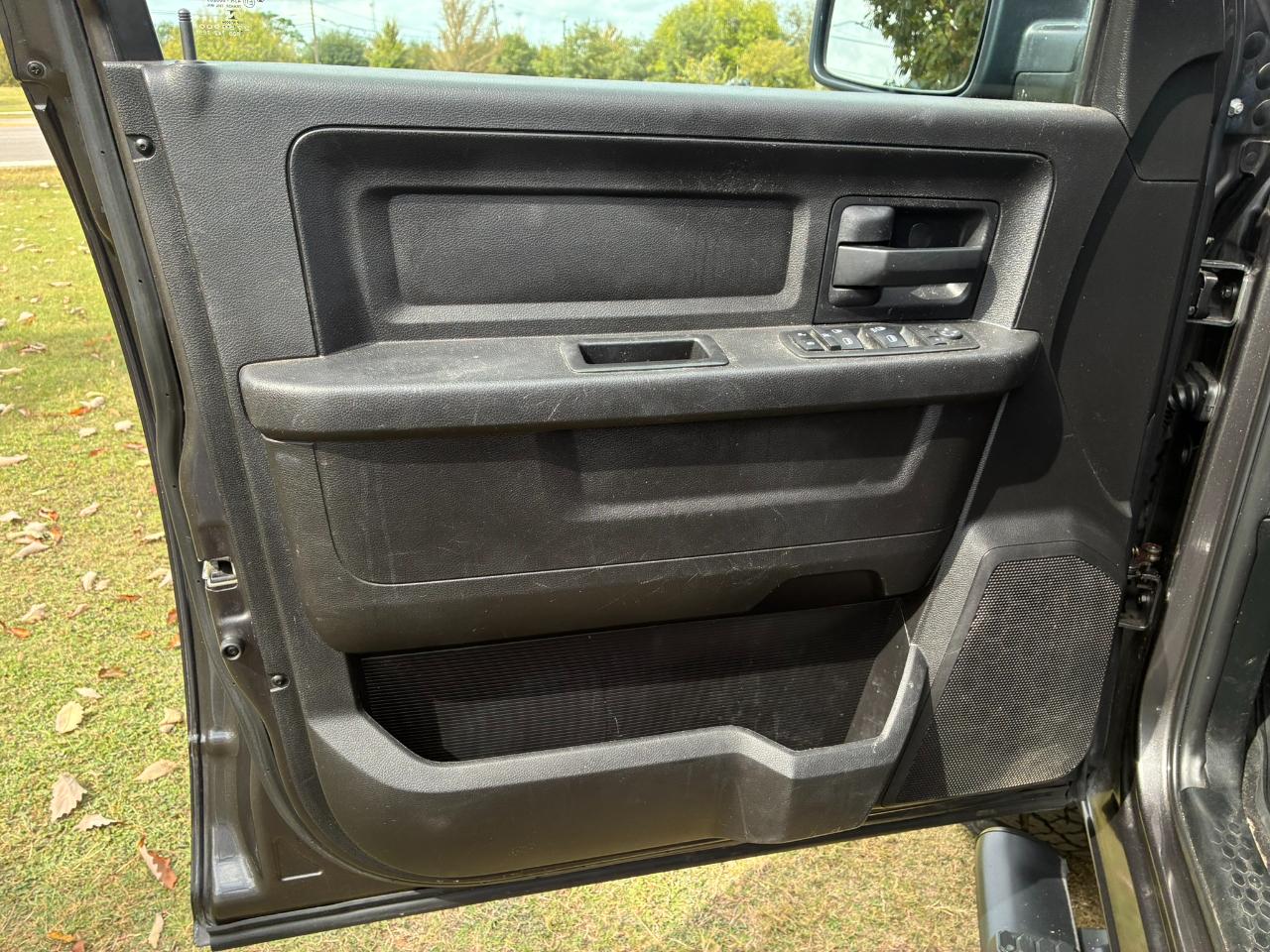 RAM 1500 Tradesman Crew Cab SWB 4WD 2018