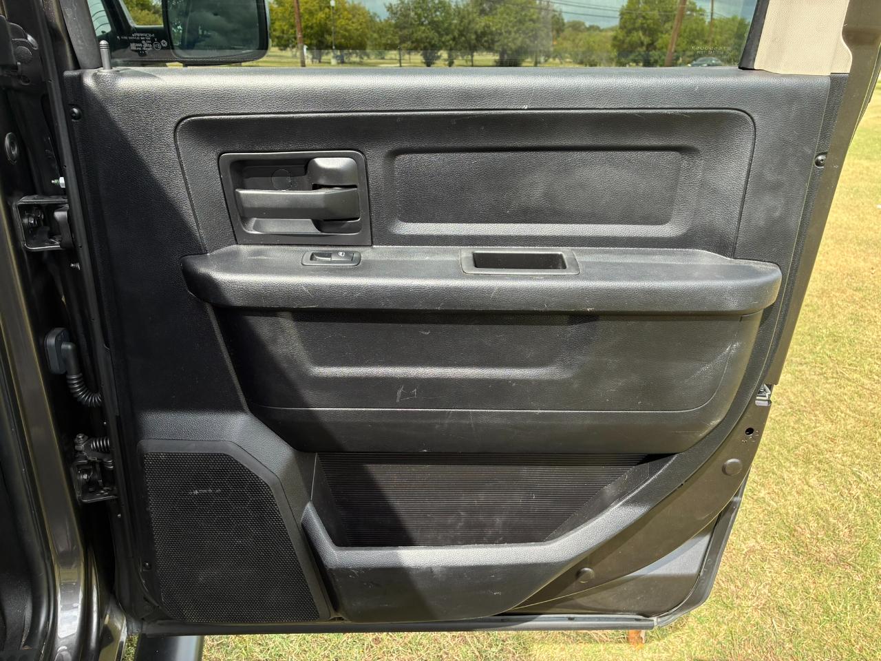 RAM 1500 Tradesman Crew Cab SWB 4WD 2018