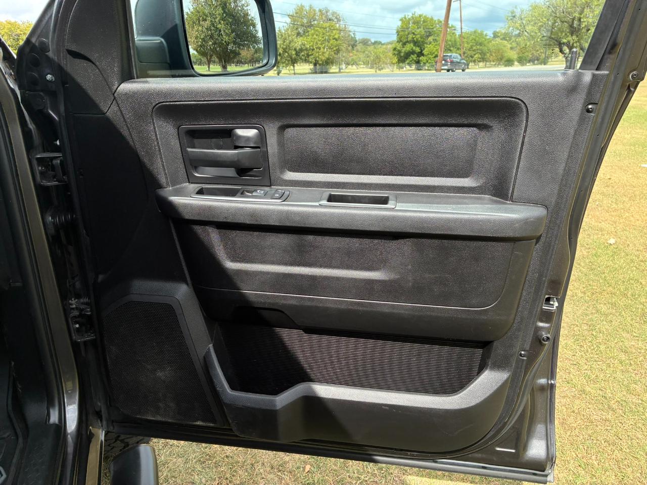 RAM 1500 Tradesman Crew Cab SWB 4WD 2018