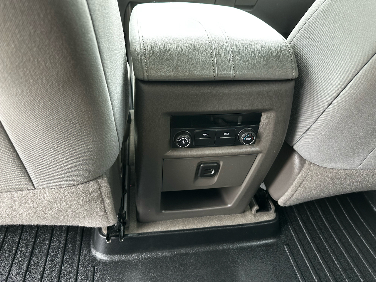 Chevrolet Traverse LT Cloth AWD 2018 Chevrolet Traverse LT Cloth AWD 2018