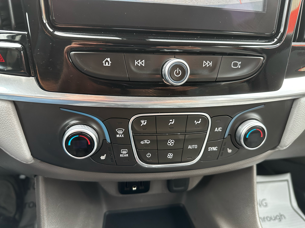 Chevrolet Traverse LT Cloth AWD 2018 Chevrolet Traverse LT Cloth AWD 2018