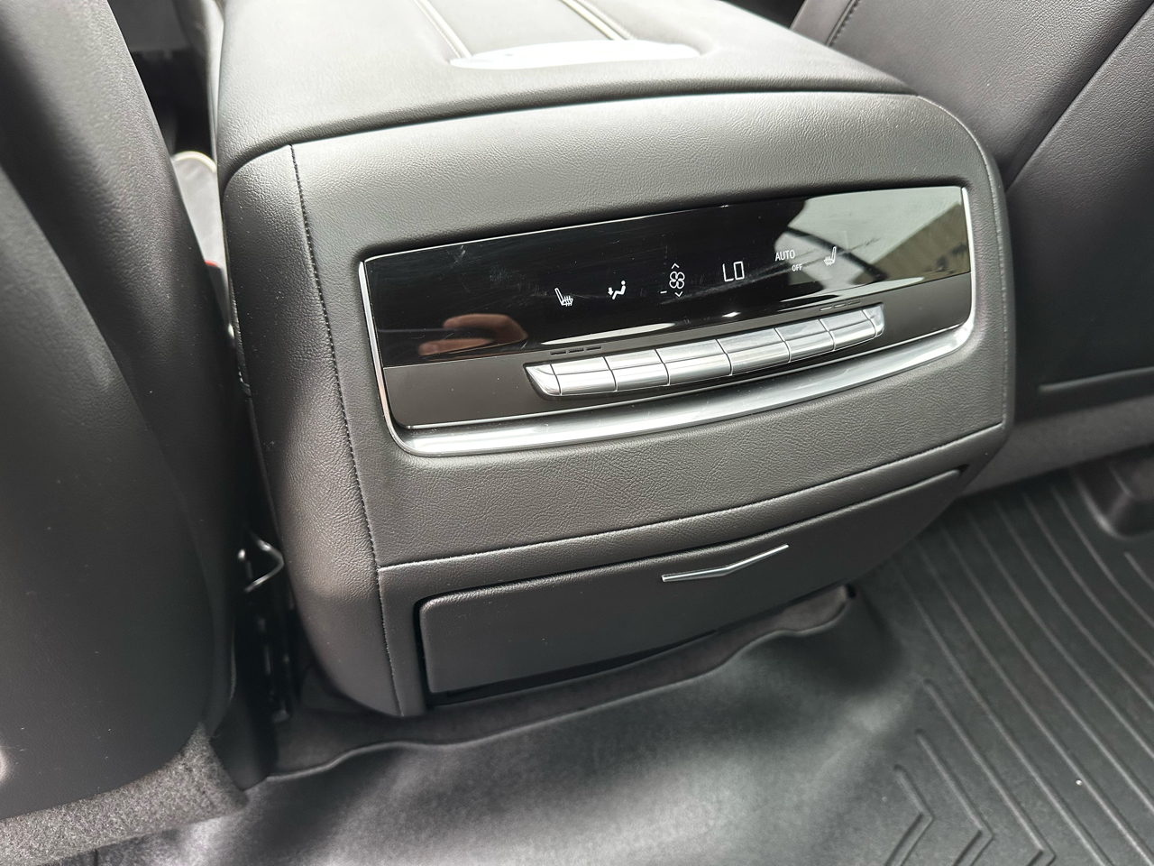 Cadillac Escalade ESV Premium Luxury 4WD 2022 Cadillac Escalade ESV Premium Luxury 4WD 2022