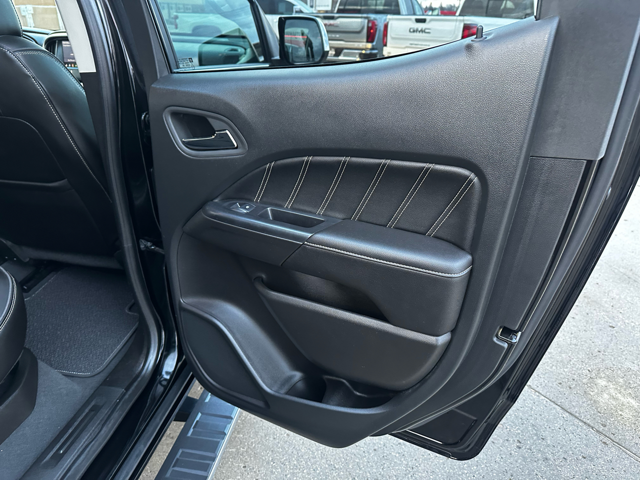 GMC Canyon Denali Crew Cab Long Box 4WD 2022