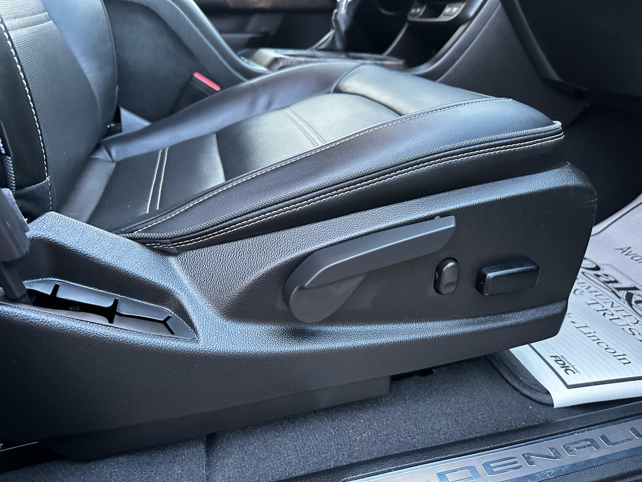 GMC Canyon Denali Crew Cab Long Box 4WD 2022