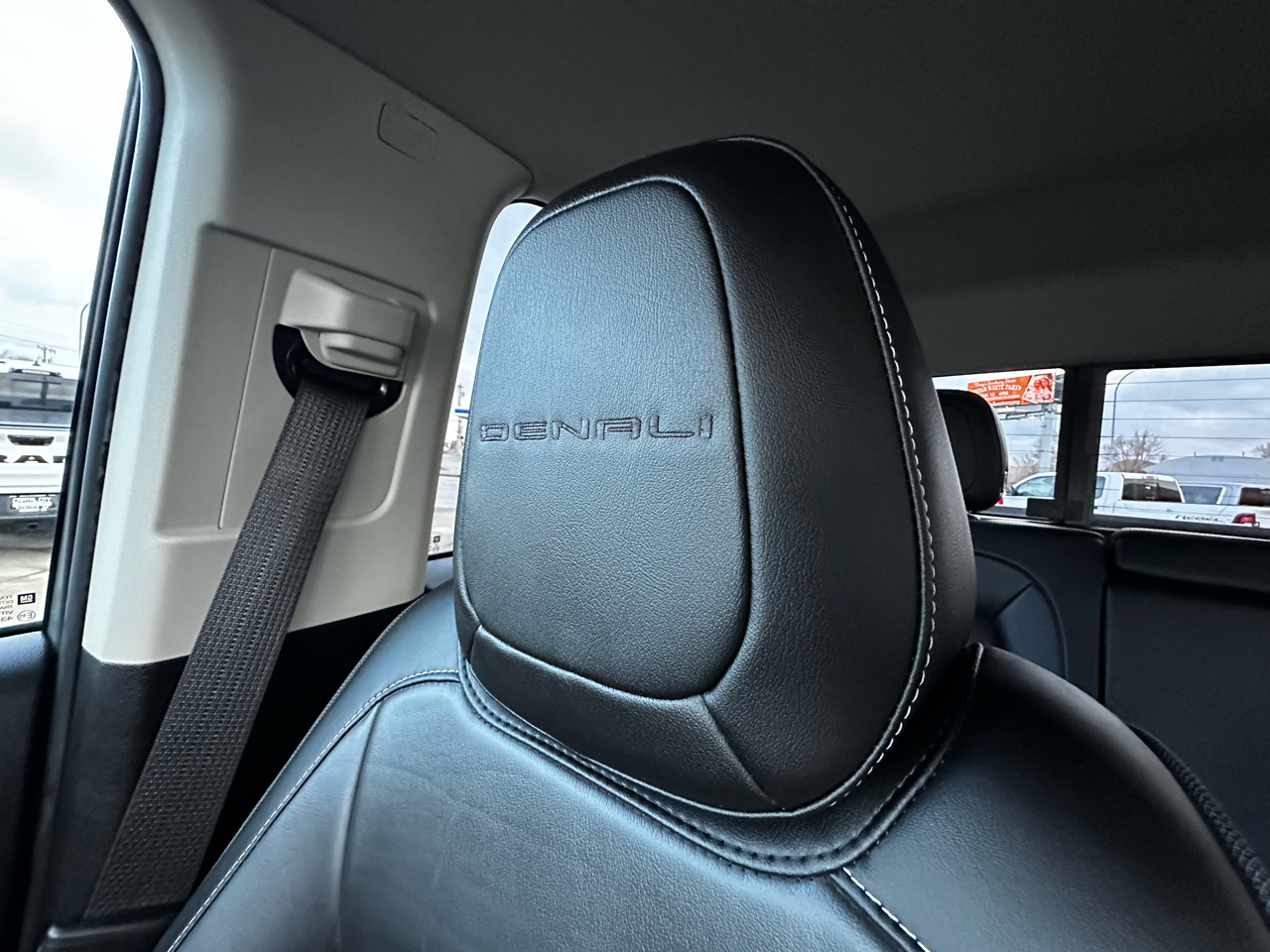 GMC Canyon Denali Crew Cab Long Box 4WD 2022