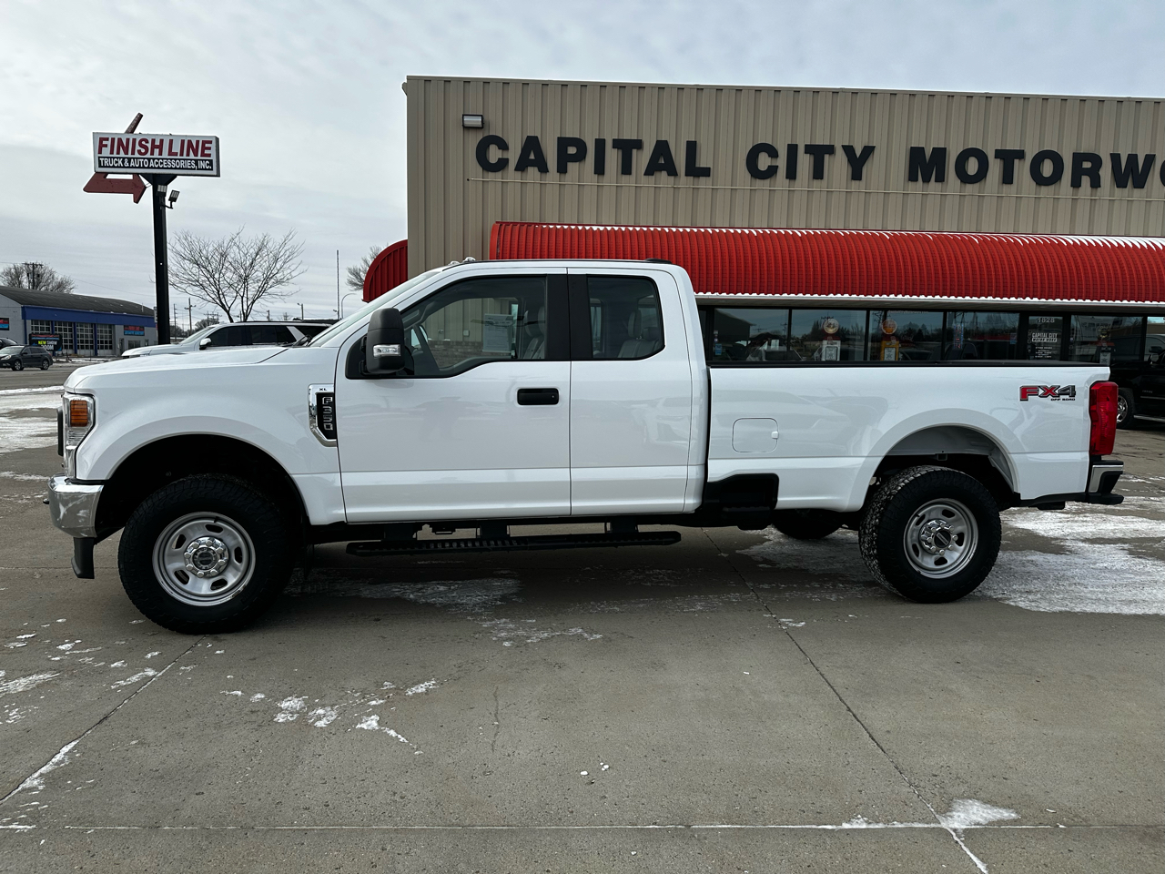 Ford F-350 SD XL SuperCab 4WD 2022