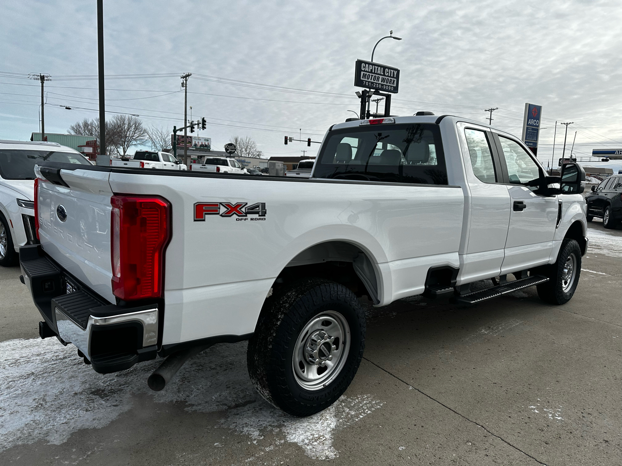 Ford F-350 SD XL SuperCab 4WD 2022
