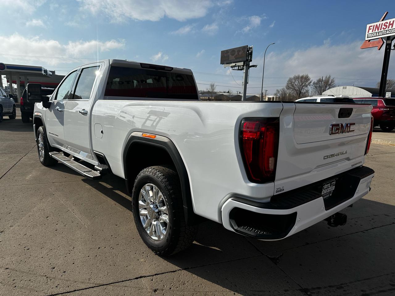 GMC Sierra 3500HD Denali Crew Cab Long Box 4WD 2023