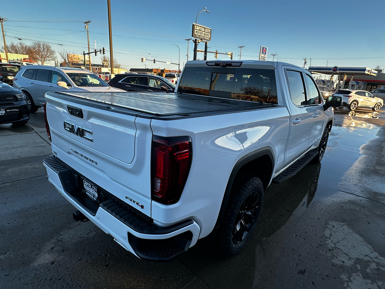 GMC Sierra 1500 AT4 Crew Cab 4WD 2023