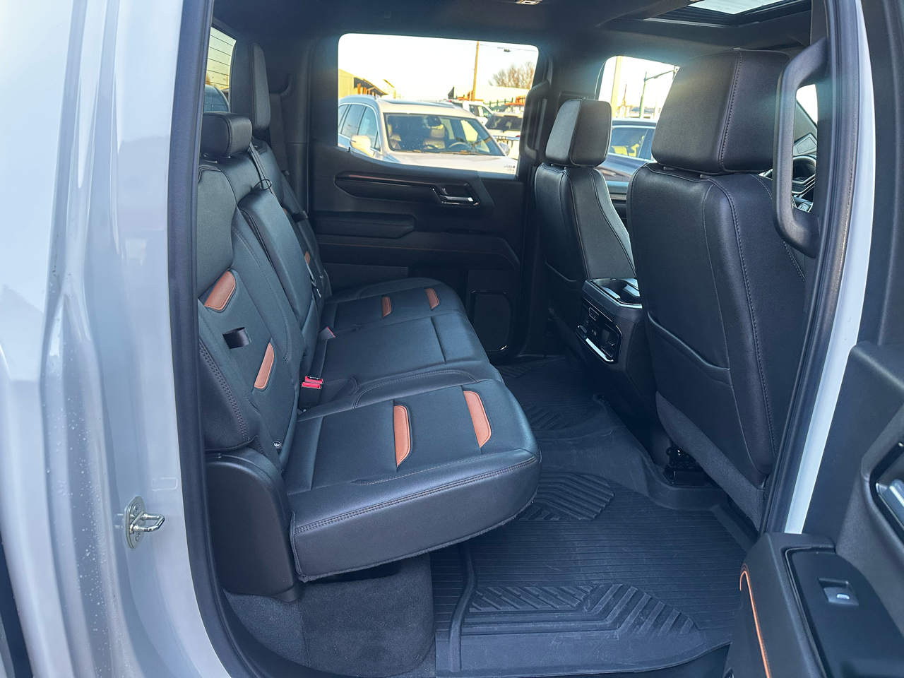 GMC Sierra 1500 AT4 Crew Cab 4WD 2023