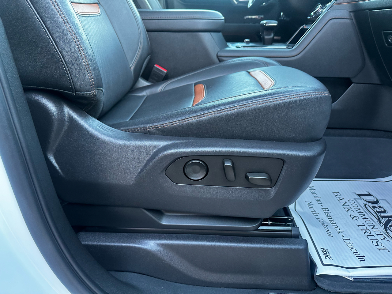 GMC Sierra 1500 AT4 Crew Cab 4WD 2023