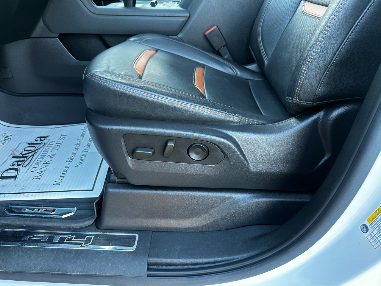 GMC Sierra 1500 AT4 Crew Cab 4WD 2023