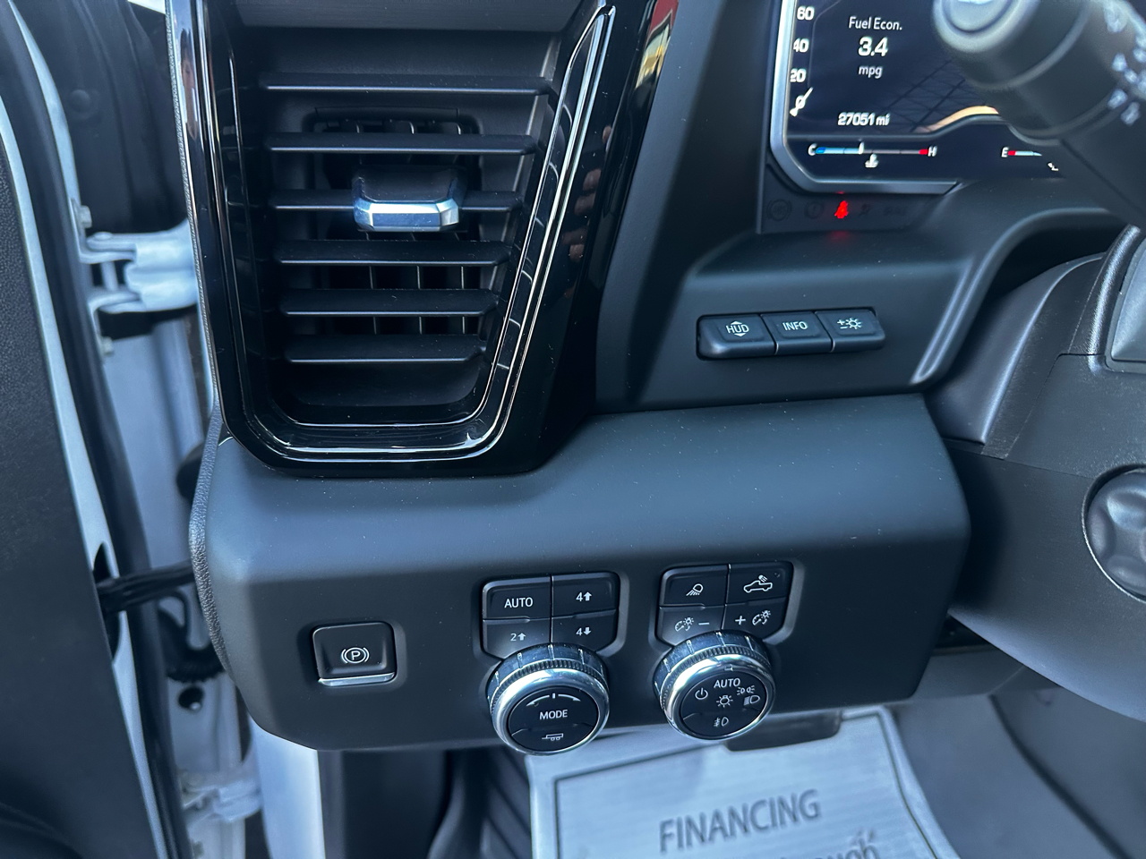 GMC Sierra 1500 AT4 Crew Cab 4WD 2023