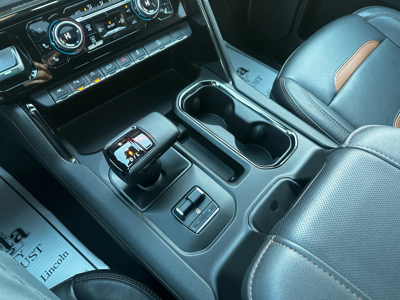 GMC Sierra 1500 AT4 Crew Cab 4WD 2023