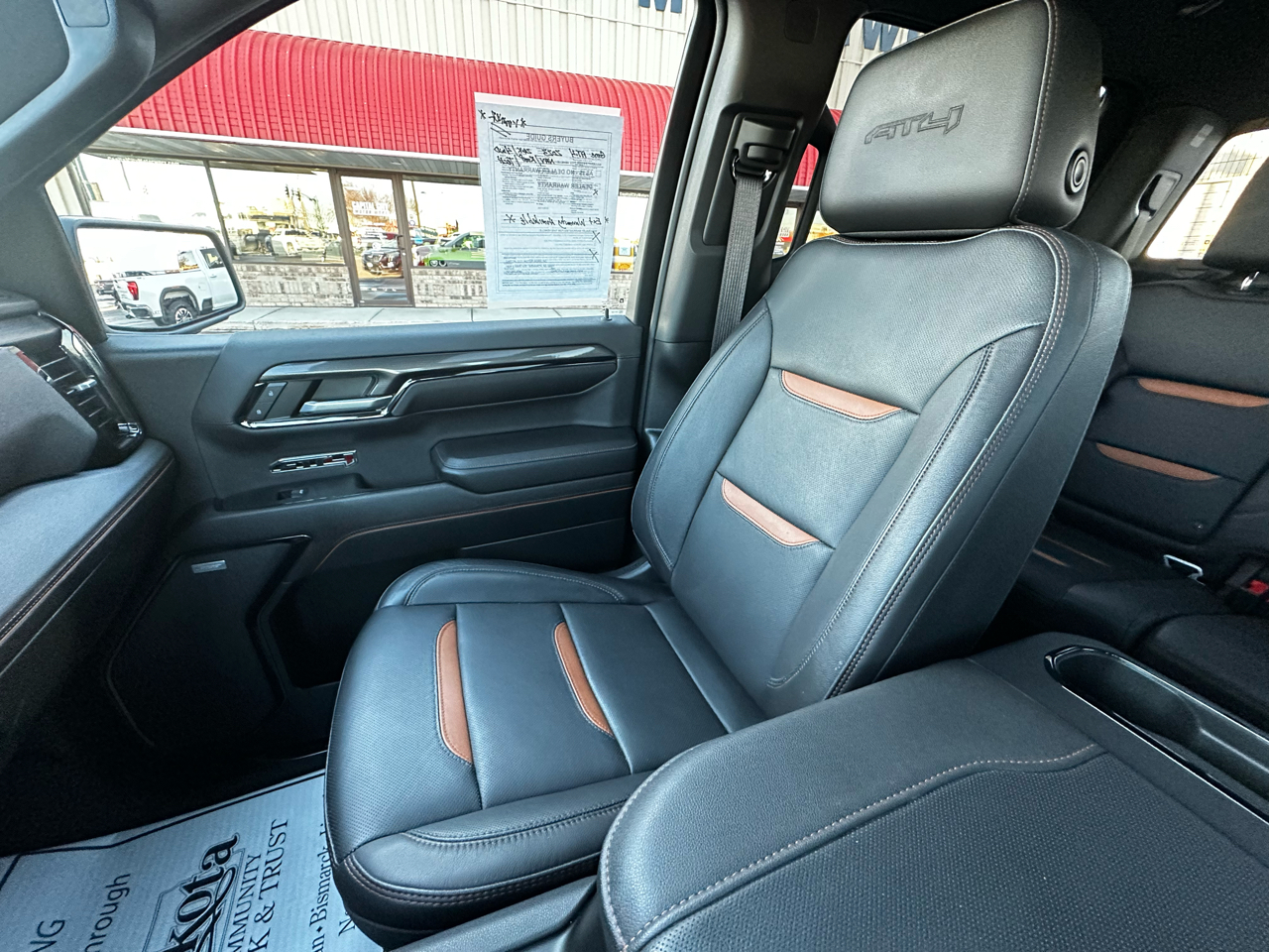 GMC Sierra 1500 AT4 Crew Cab 4WD 2023