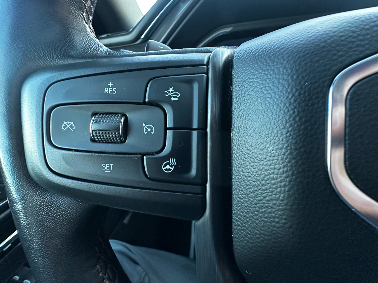 GMC Sierra 1500 AT4 Crew Cab 4WD 2023