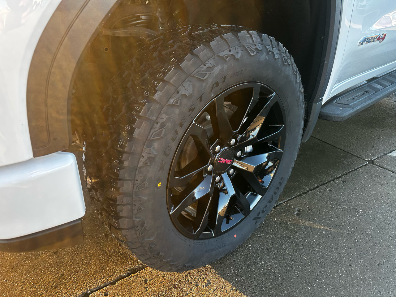 GMC Sierra 1500 AT4 Crew Cab 4WD 2023