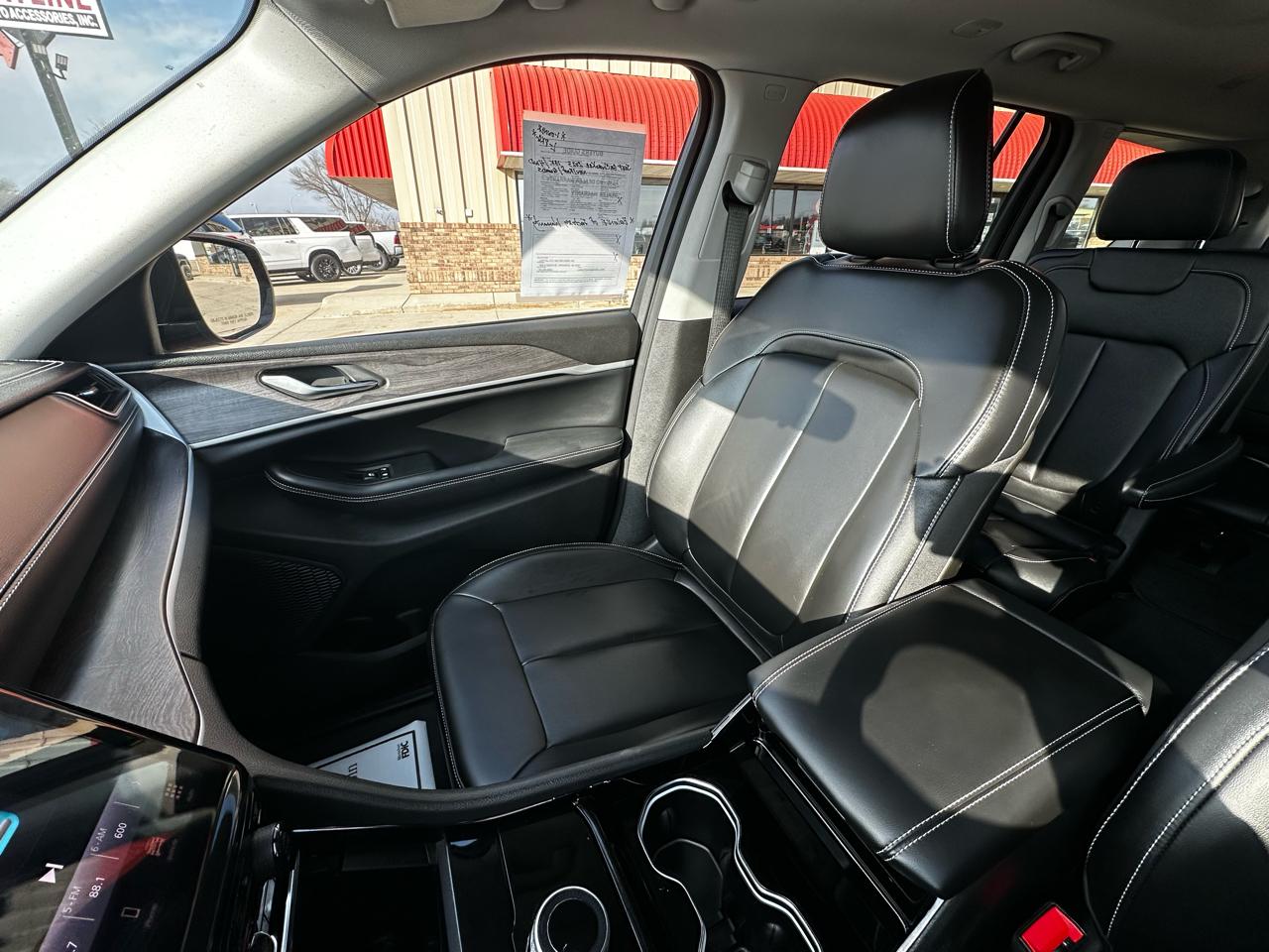 Jeep Grand Cherokee L Limited 4WD 2023