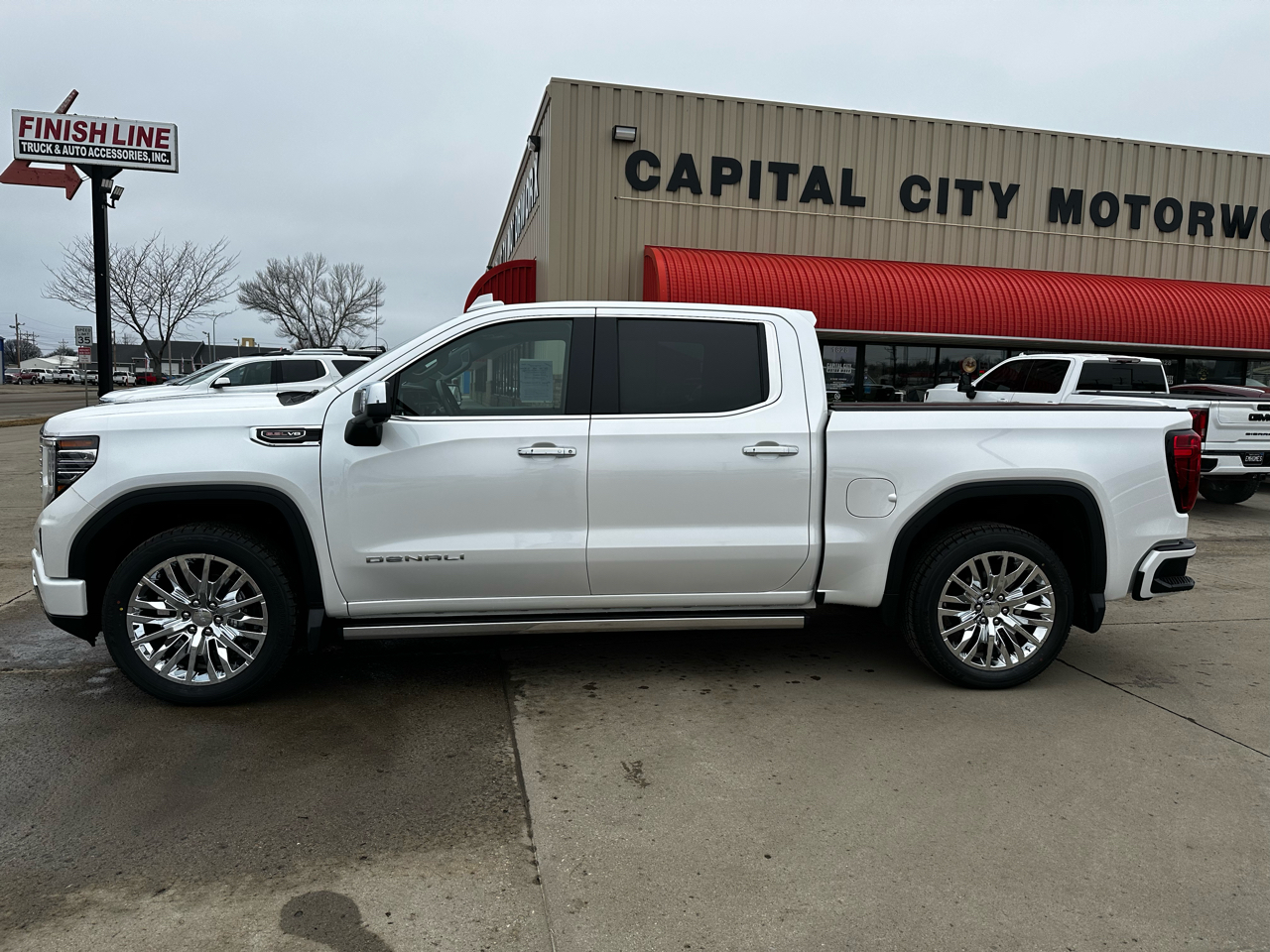 GMC Sierra 1500 Denali Crew Cab Short Box 4WD 2023