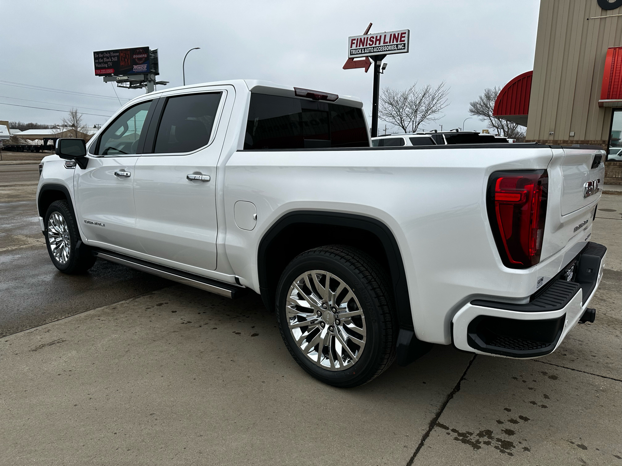 GMC Sierra 1500 Denali Crew Cab Short Box 4WD 2023