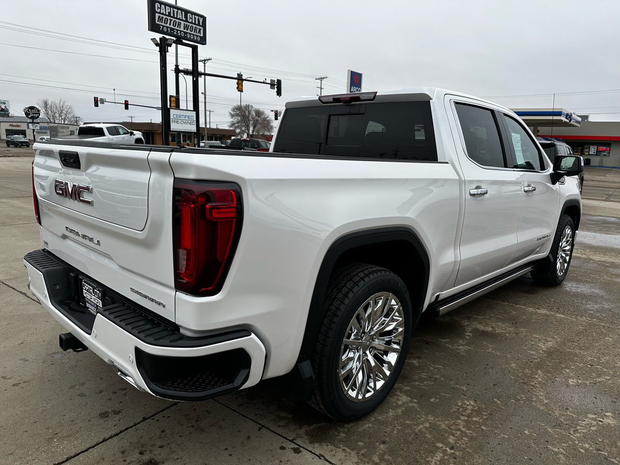 GMC Sierra 1500 Denali Crew Cab Short Box 4WD 2023