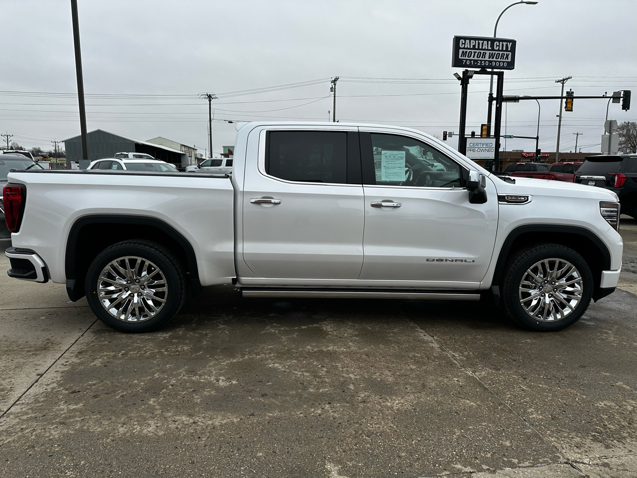 GMC Sierra 1500 Denali Crew Cab Short Box 4WD 2023