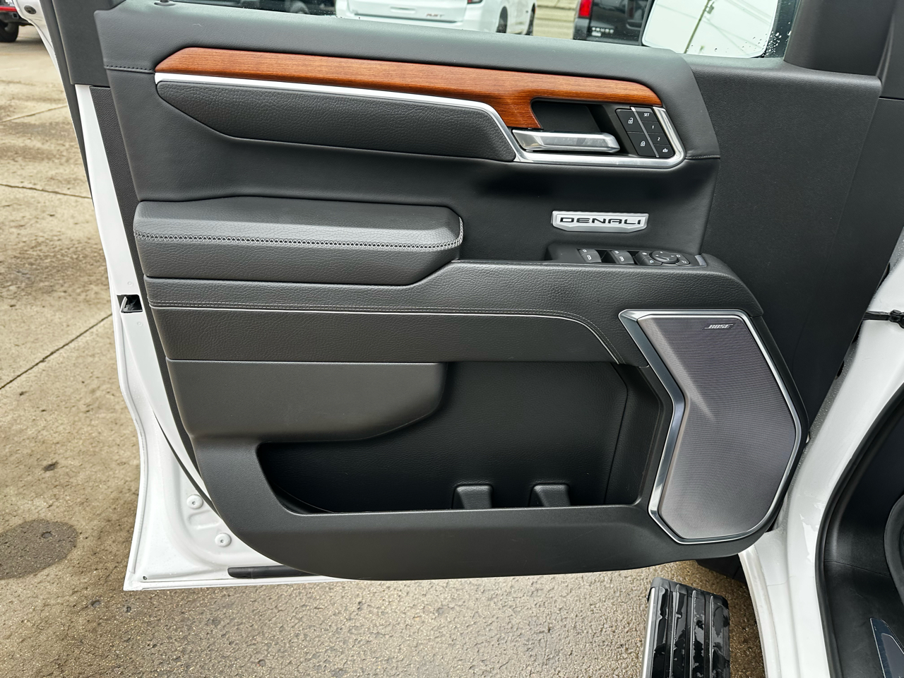 GMC Sierra 1500 Denali Crew Cab Short Box 4WD 2023