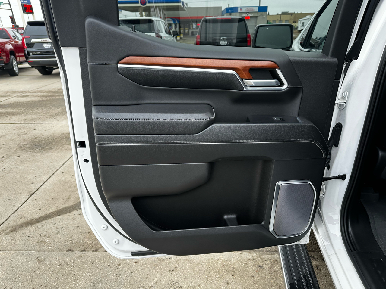 GMC Sierra 1500 Denali Crew Cab Short Box 4WD 2023