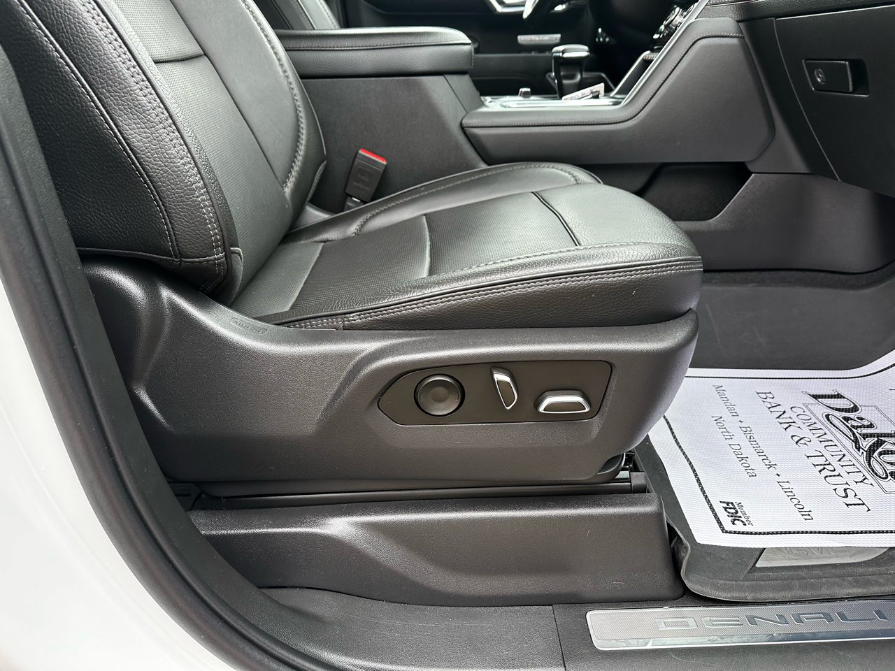 GMC Sierra 1500 Denali Crew Cab Short Box 4WD 2023