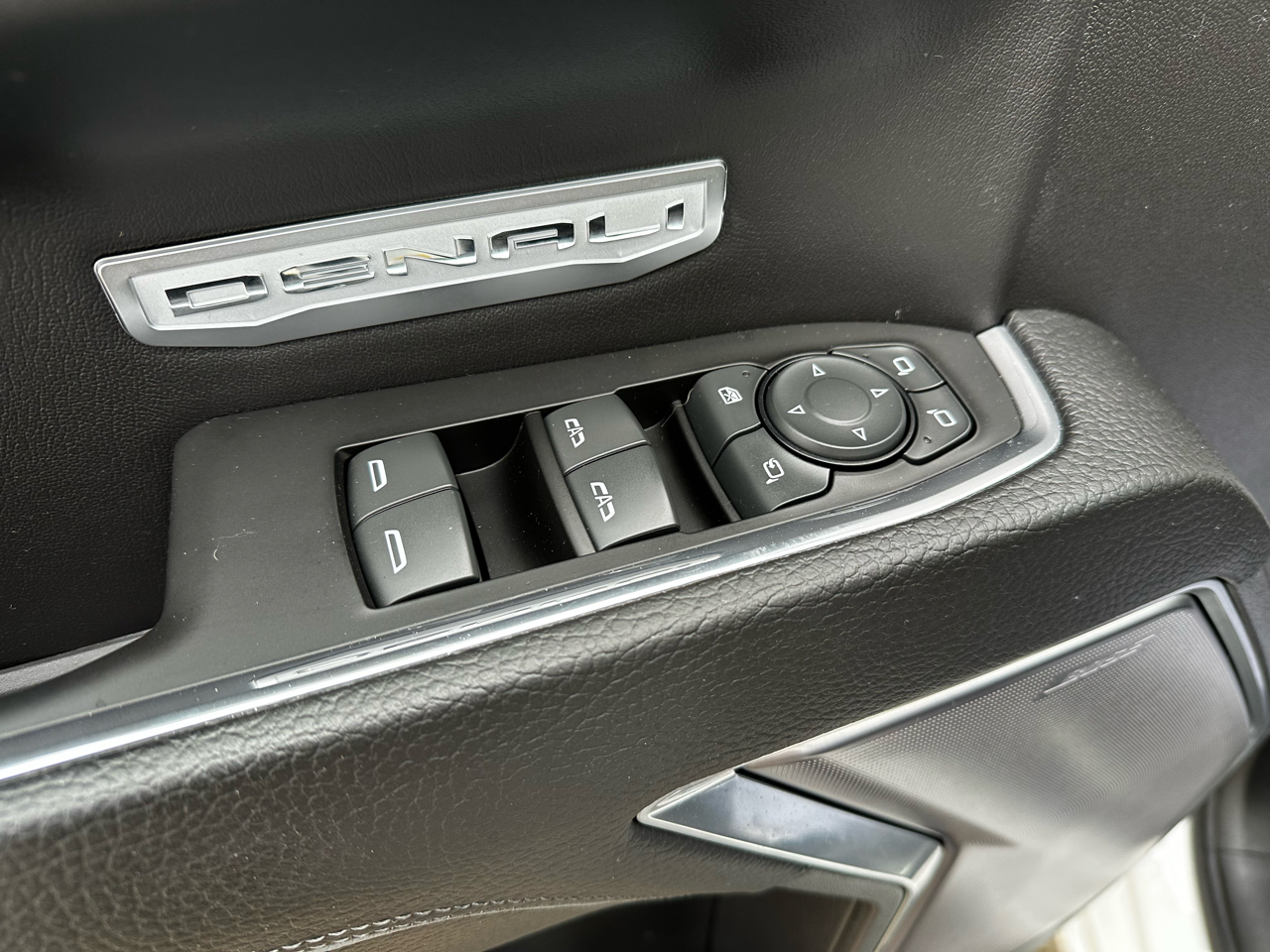 GMC Sierra 1500 Denali Crew Cab Short Box 4WD 2023