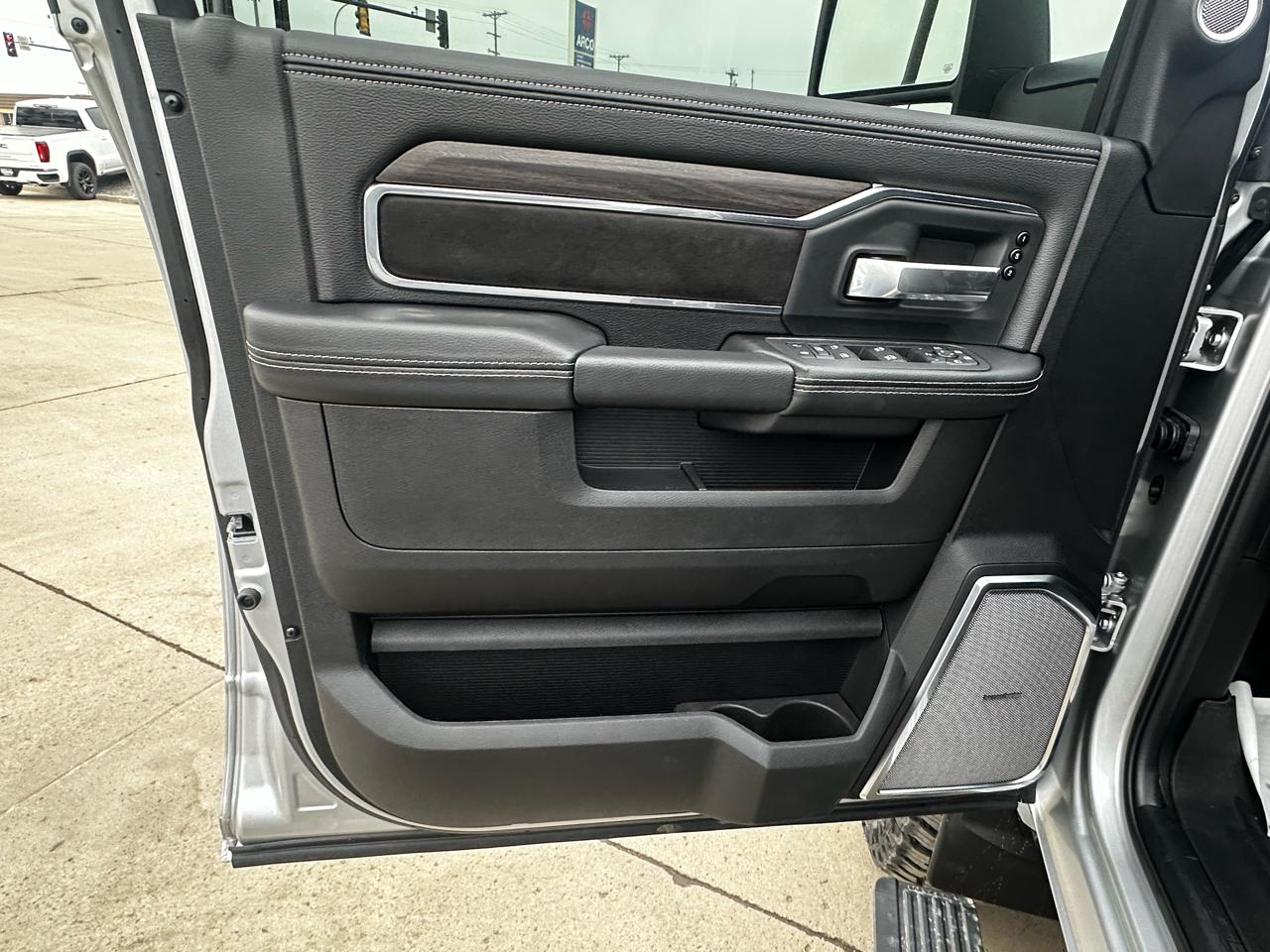 RAM 2500 Laramie Crew Cab SWB 4WD 2026