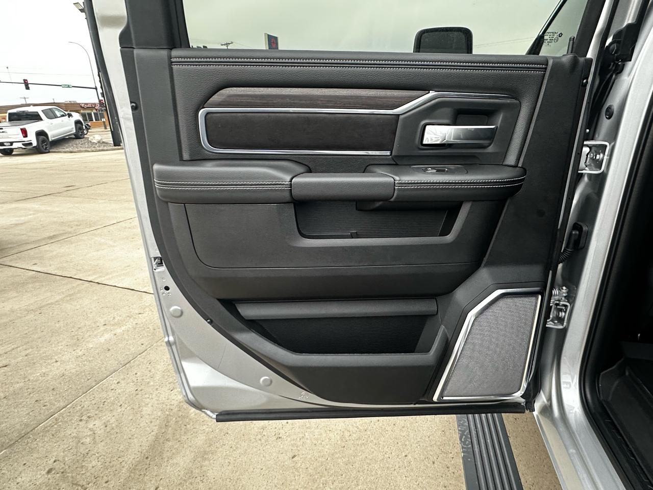 RAM 2500 Laramie Crew Cab SWB 4WD 2026