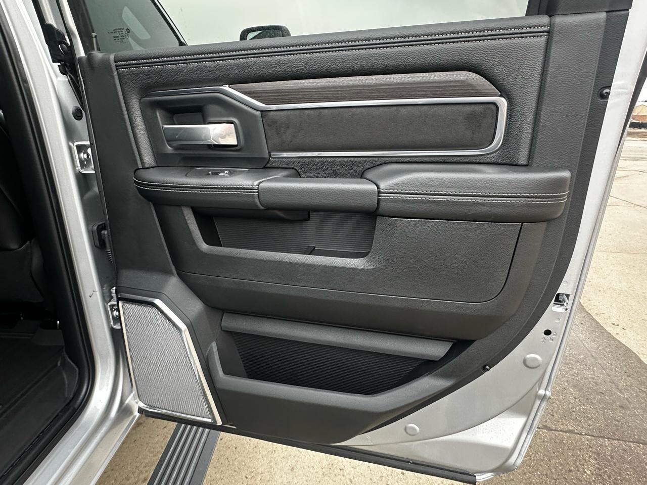 RAM 2500 Laramie Crew Cab SWB 4WD 2026