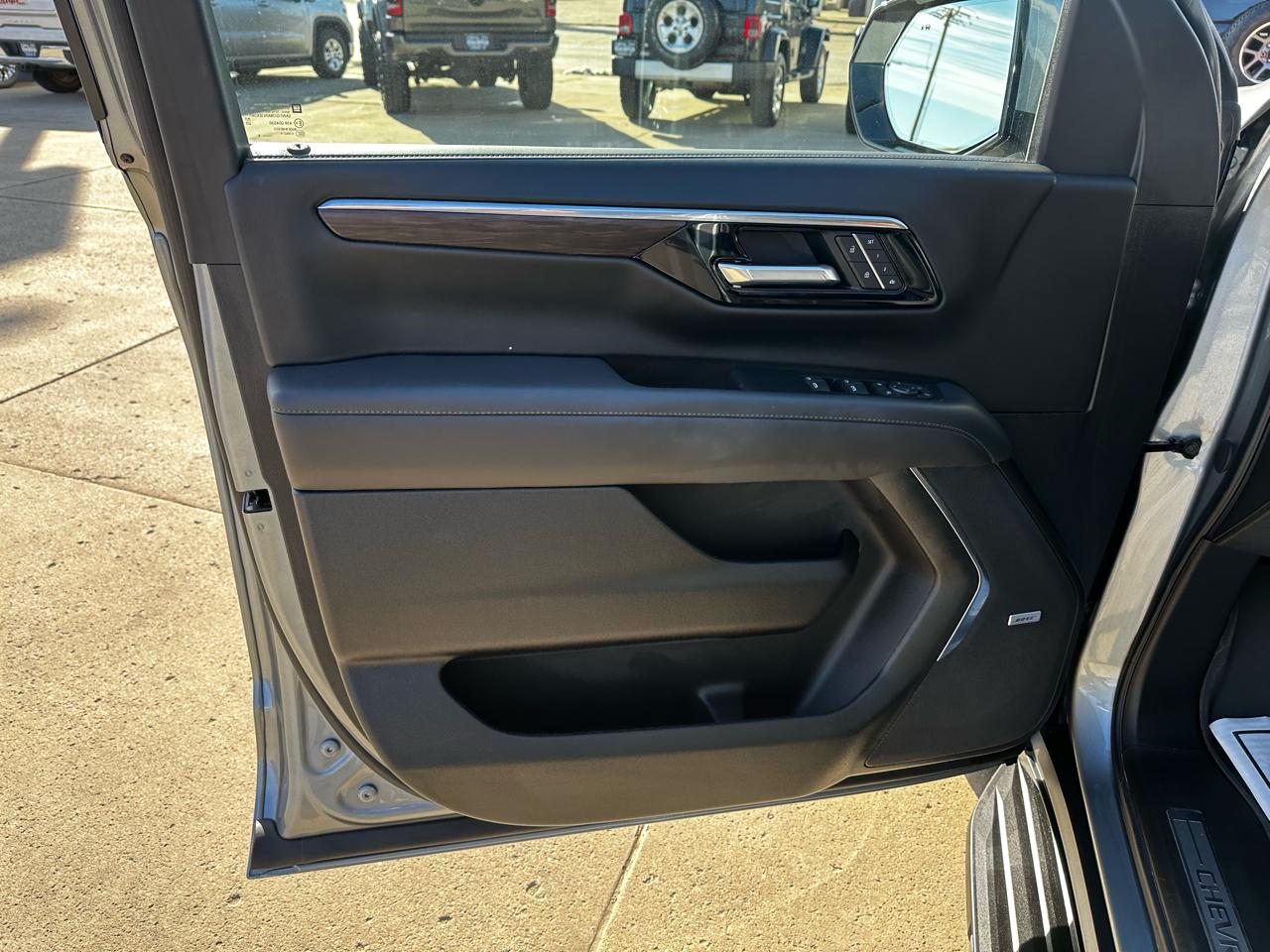 Chevrolet Suburban LT 4WD 2025