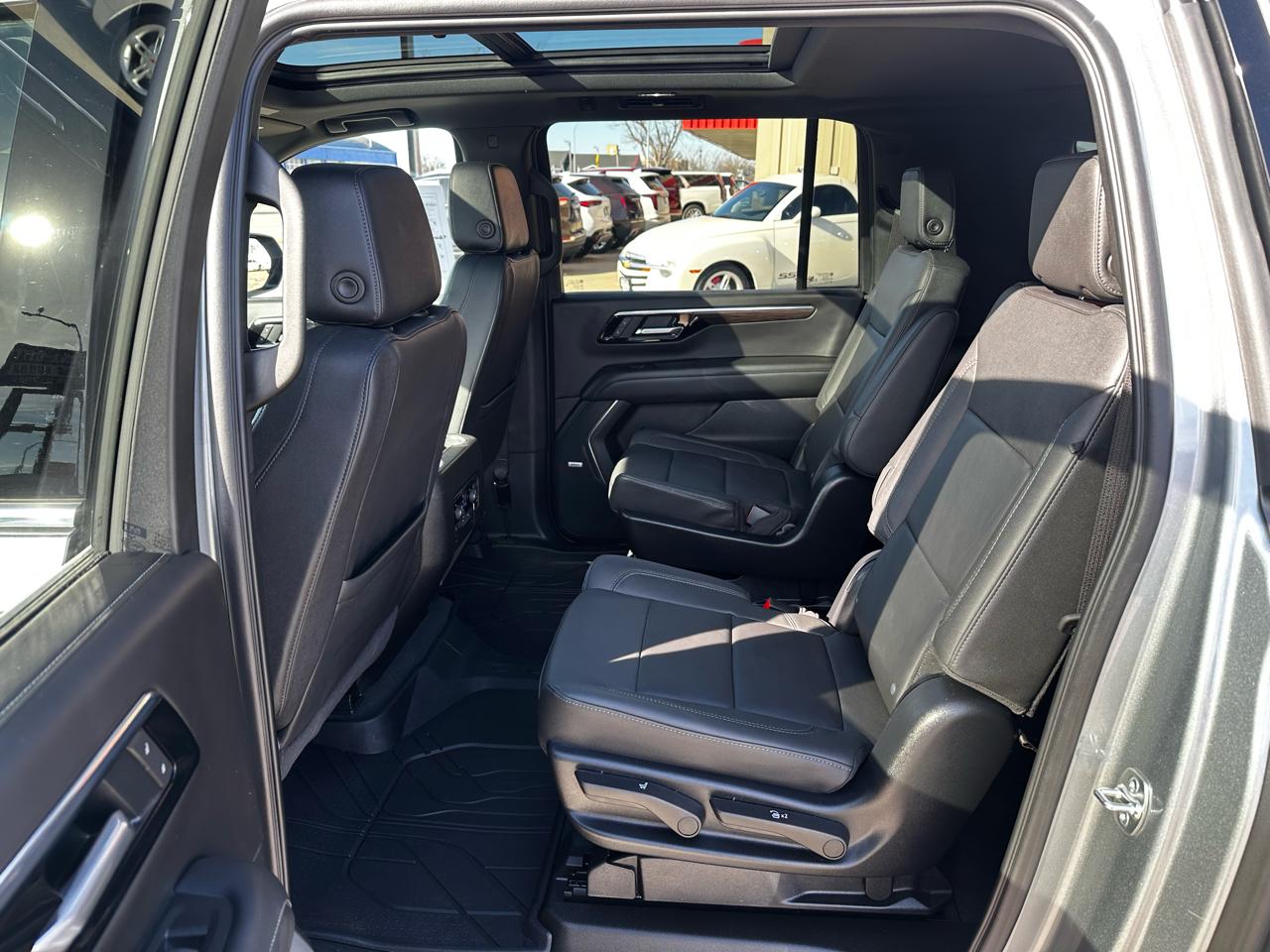 Chevrolet Suburban LT 4WD 2025