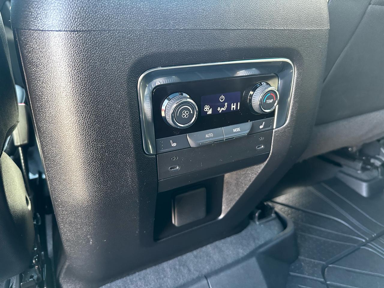 Chevrolet Suburban LT 4WD 2025