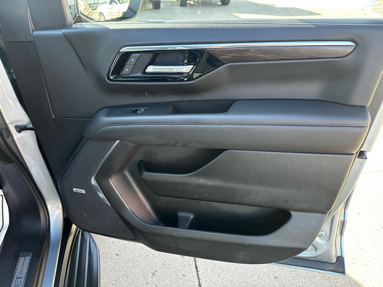 Chevrolet Suburban LT 4WD 2025